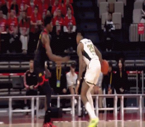 解析萨卡在,阿森纳中场,展现的技术,Tcg天成彩票,彩票预测,彩票平台,在线购彩,彩票服务