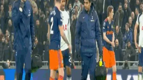 “卡特回忆篮网退役球衣时刻：梦想实现，心怀感激”