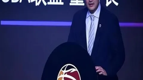 斯洛伐克门将杜布拉夫卡送出意外助攻